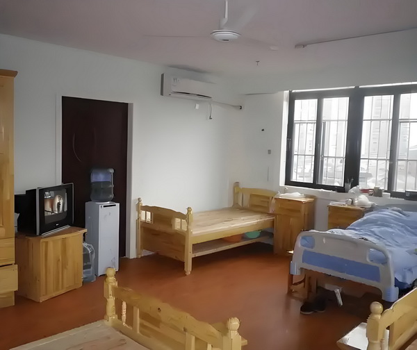 记者：阿代米赛后在更衣室和大家说了很抱歉，他很难过